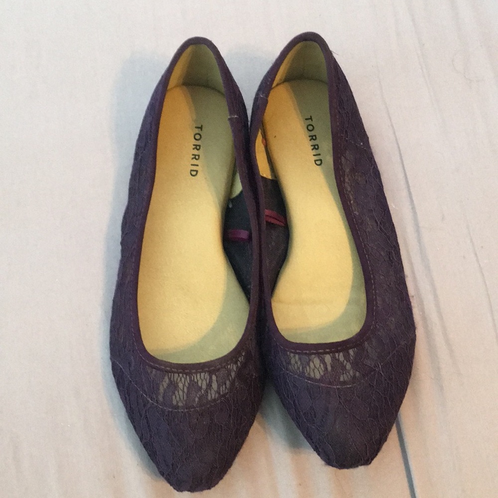 Torrid flats barely worn